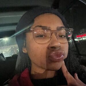 Meet your Posher, Eva